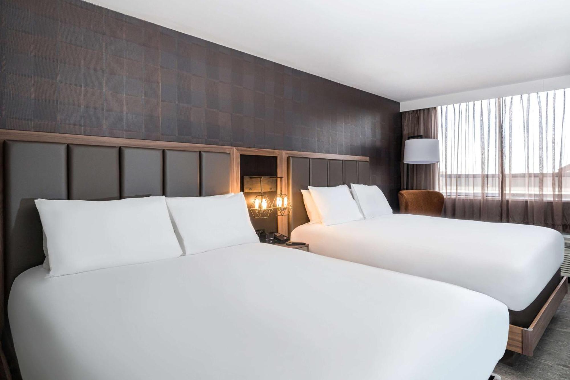 Doubletree By Hilton Kitchener Hotel Ngoại thất bức ảnh