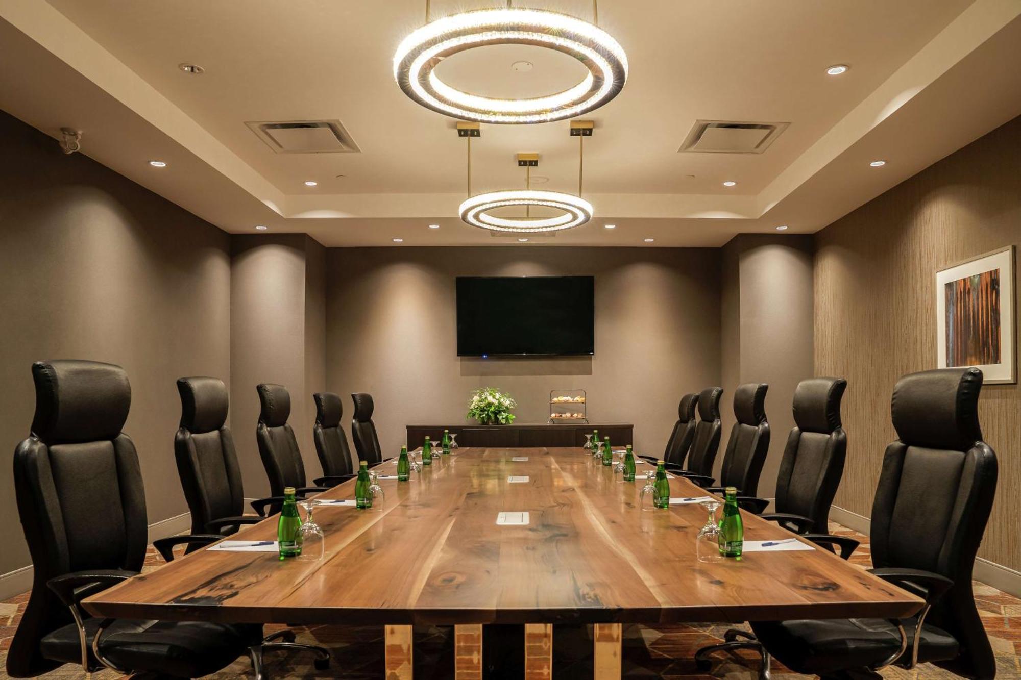Doubletree By Hilton Kitchener Hotel Ngoại thất bức ảnh