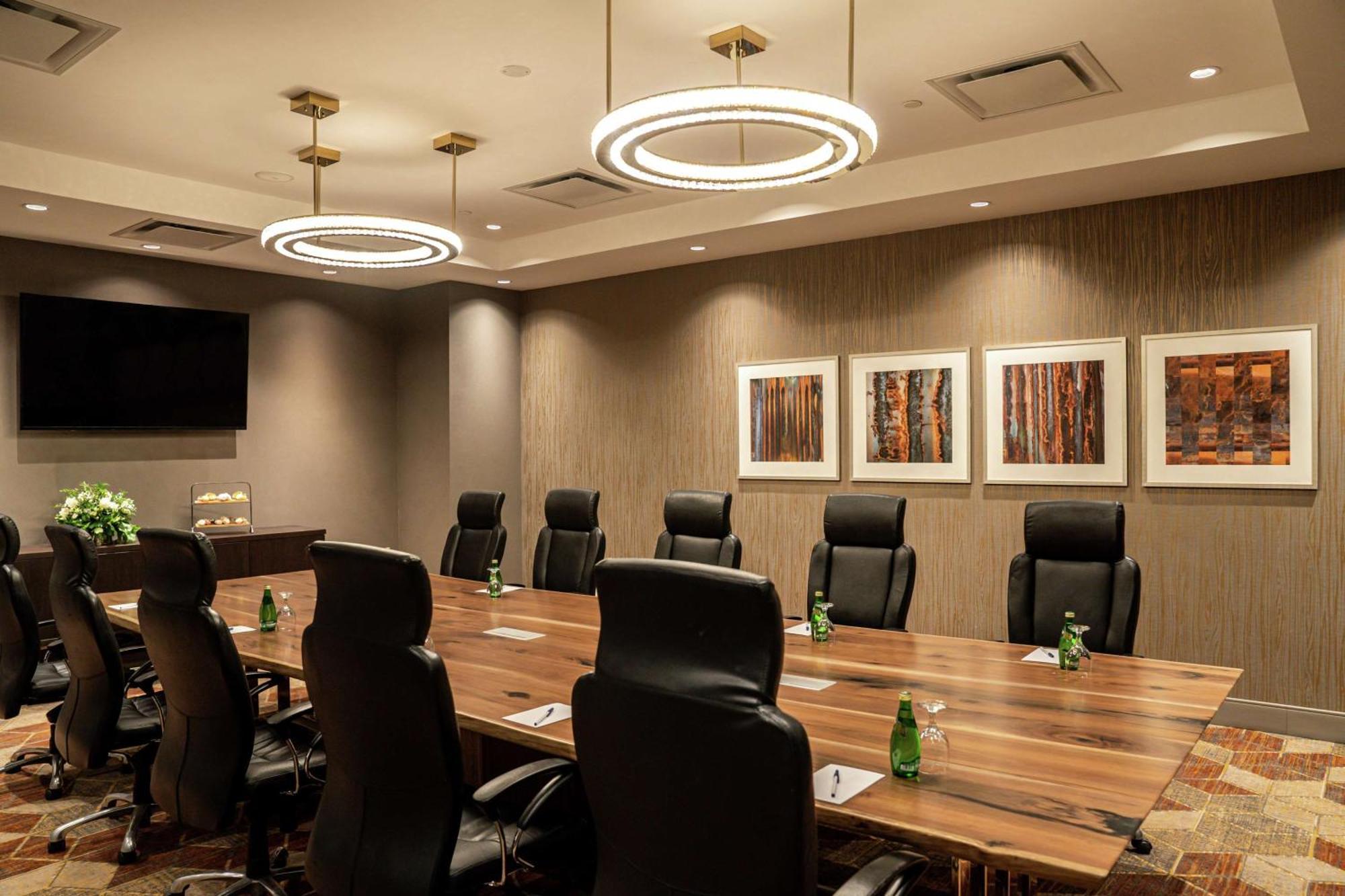 Doubletree By Hilton Kitchener Hotel Ngoại thất bức ảnh