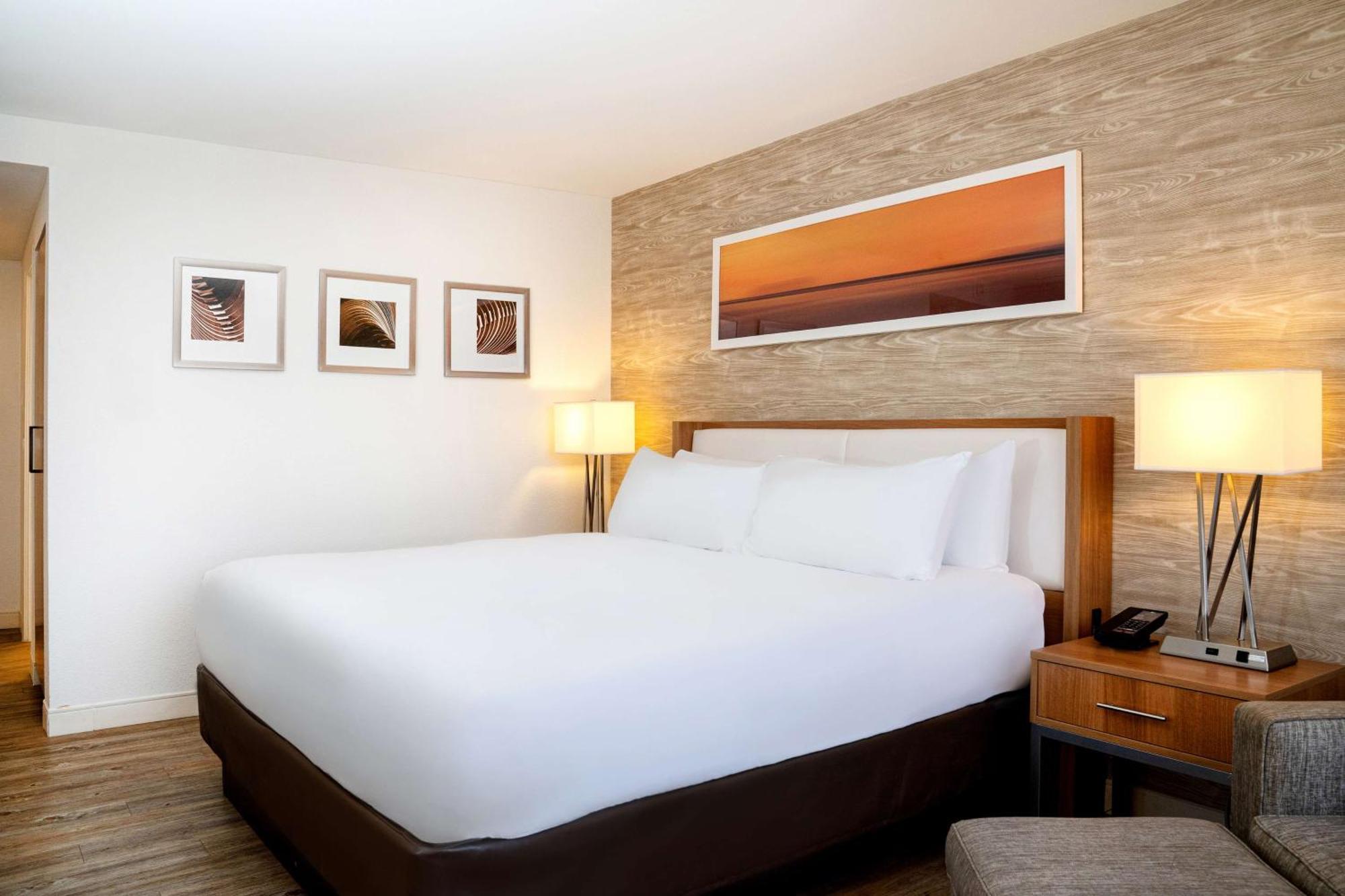 Doubletree By Hilton Kitchener Hotel Ngoại thất bức ảnh
