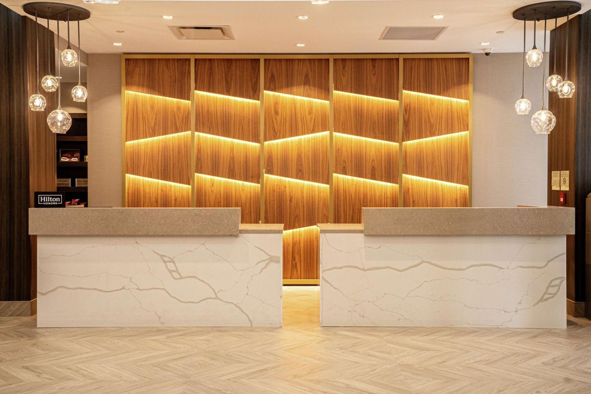 Doubletree By Hilton Kitchener Hotel Ngoại thất bức ảnh