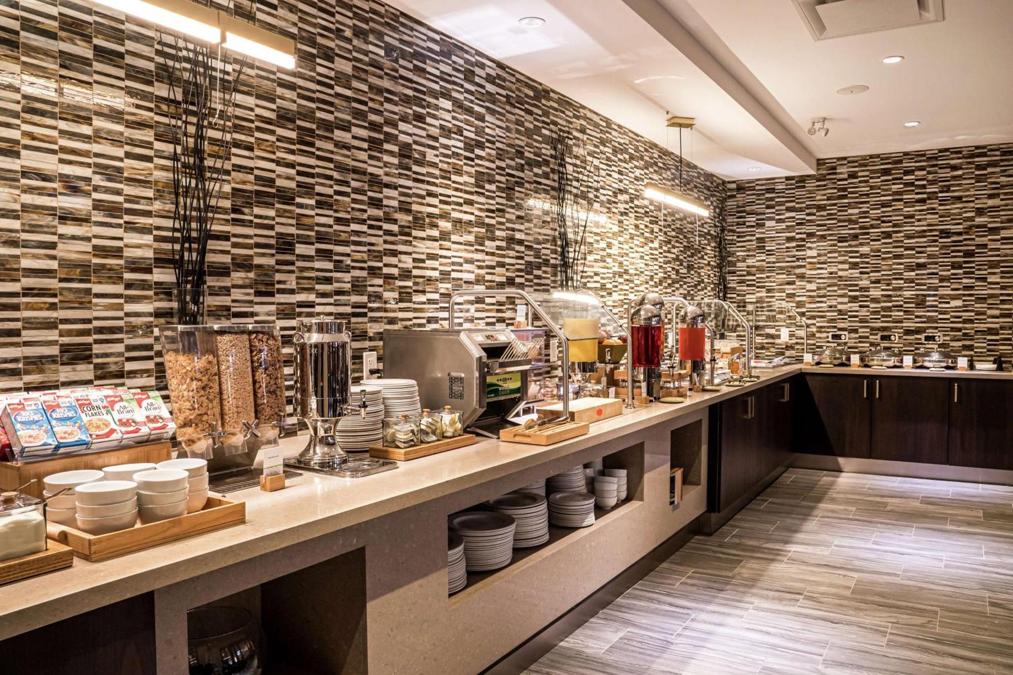 Doubletree By Hilton Kitchener Hotel Ngoại thất bức ảnh