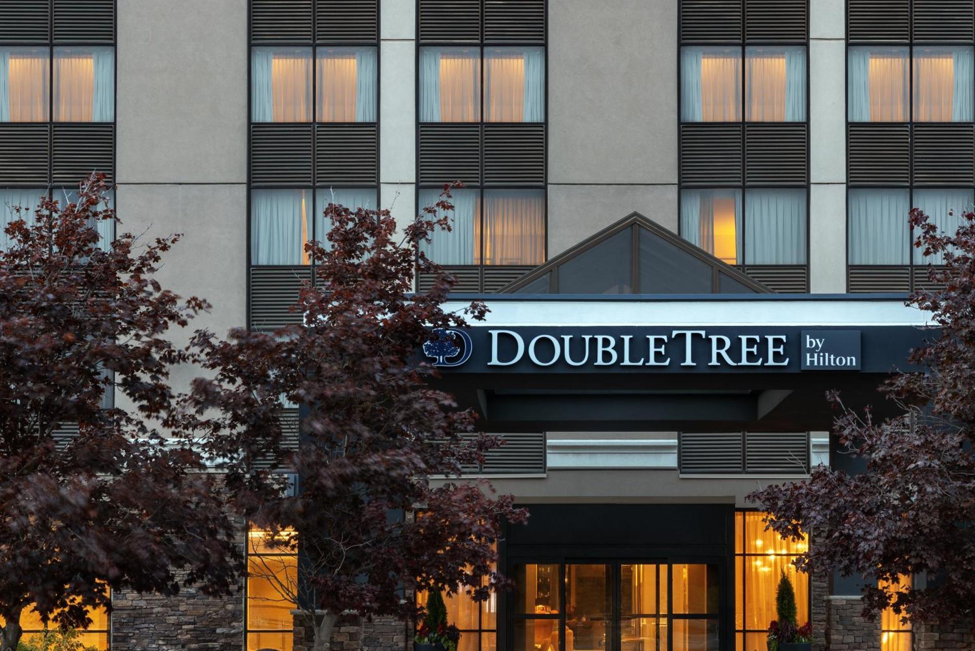 Doubletree By Hilton Kitchener Hotel Ngoại thất bức ảnh