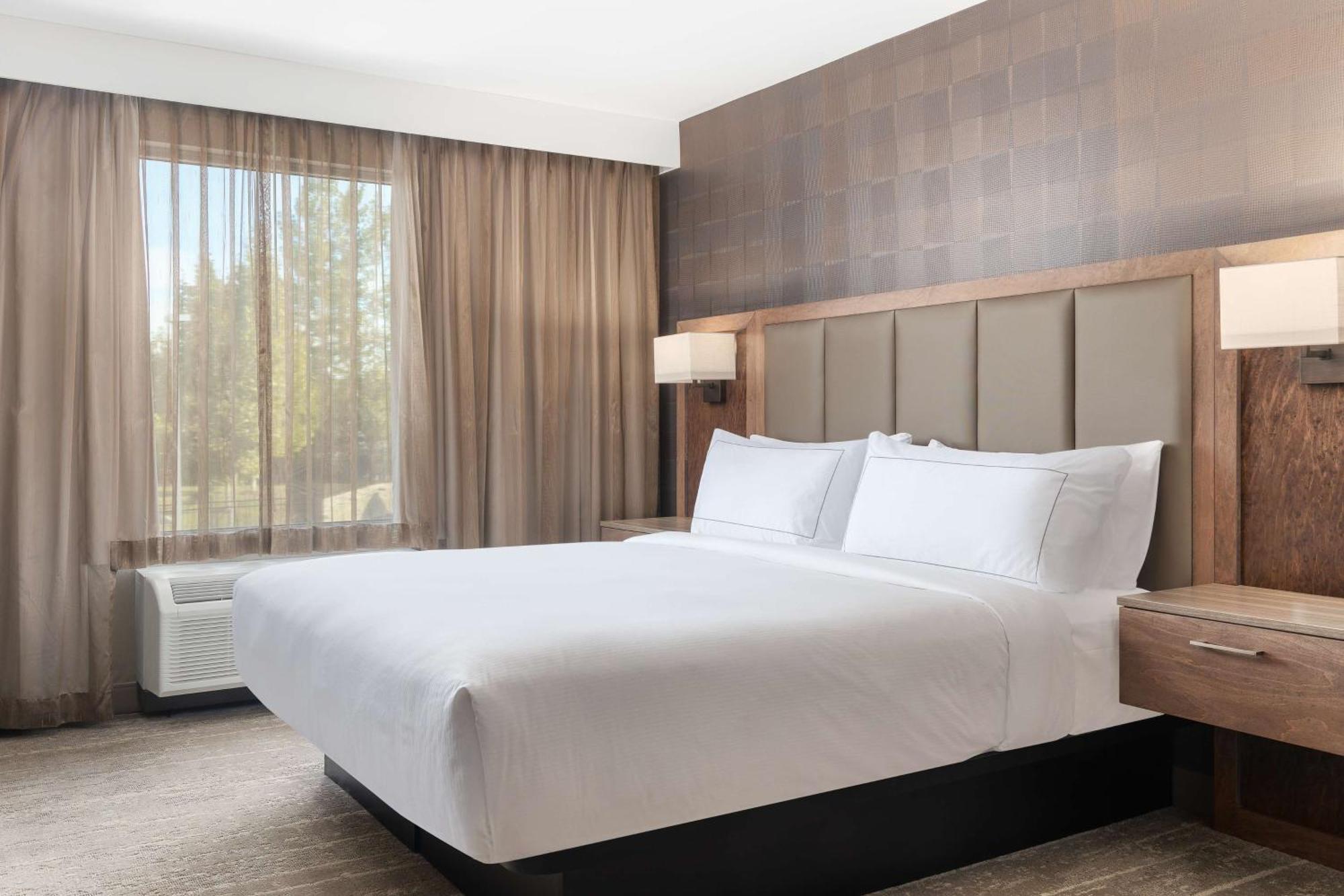 Doubletree By Hilton Kitchener Hotel Ngoại thất bức ảnh