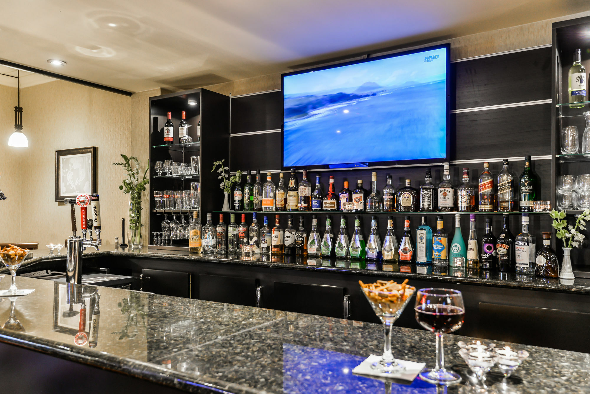 Doubletree By Hilton Kitchener Hotel Ngoại thất bức ảnh